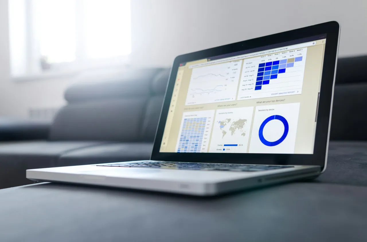 laptop met data overzicht