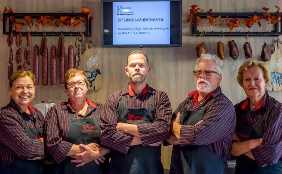 Het team van Slagerij van Kemenade, met Peer van Kemenade in het midden