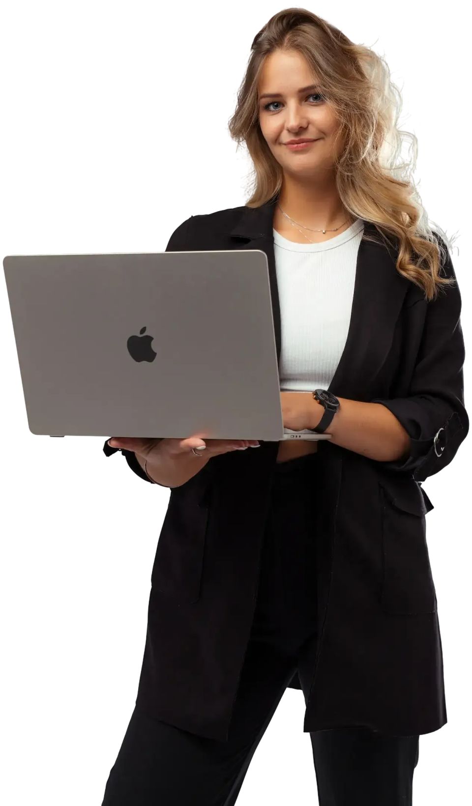 Charlene houd de laptop vast en lacht naar de camera